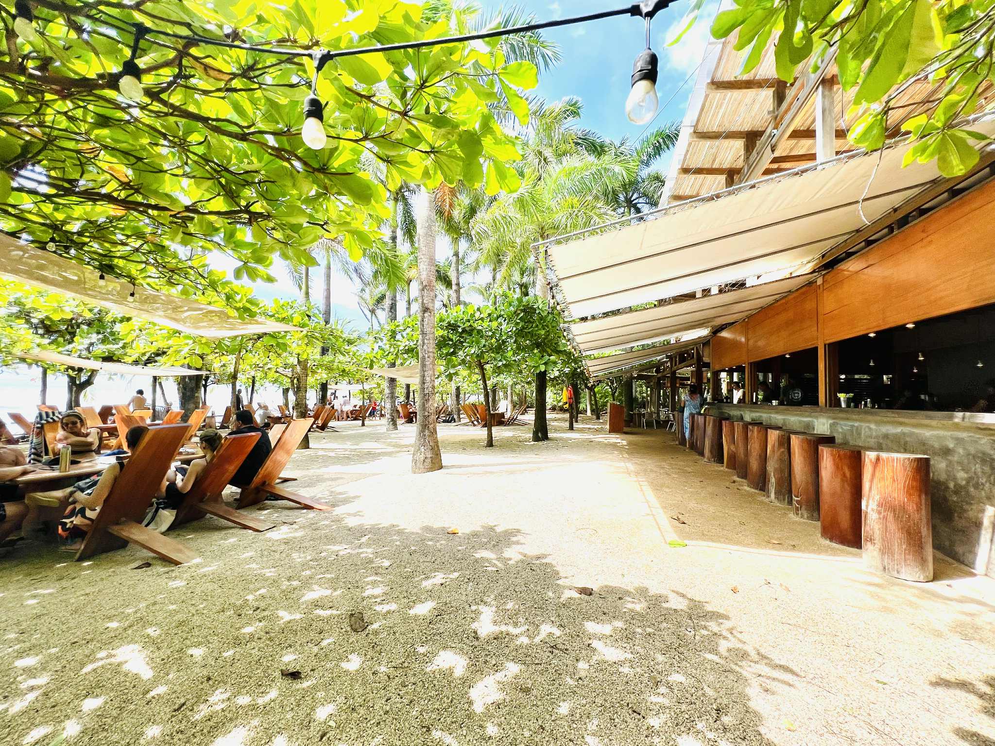 A picture of Lola's restaurant showing that it is on the beach.