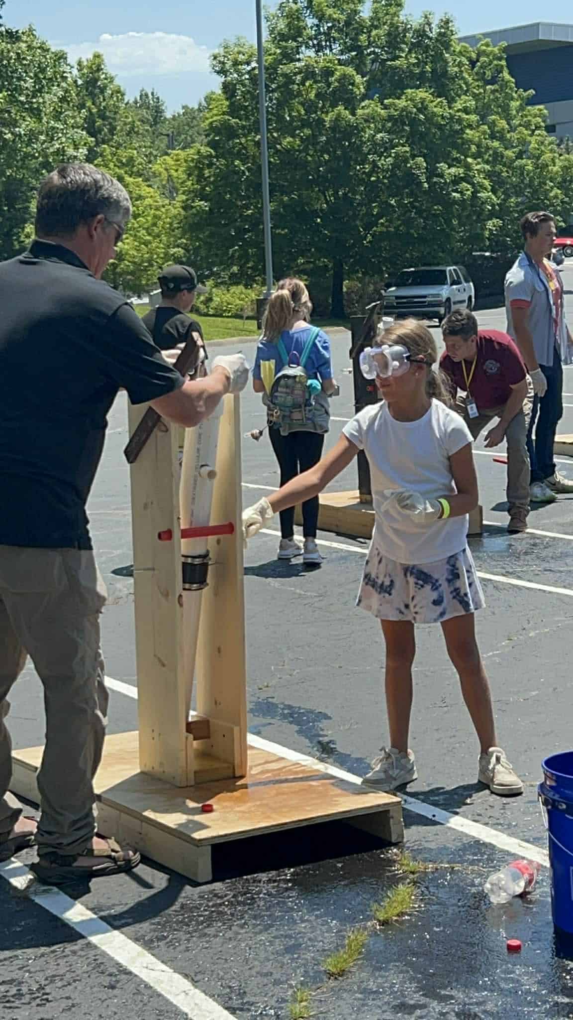 A little girl doing a science experiment at the science museum. 