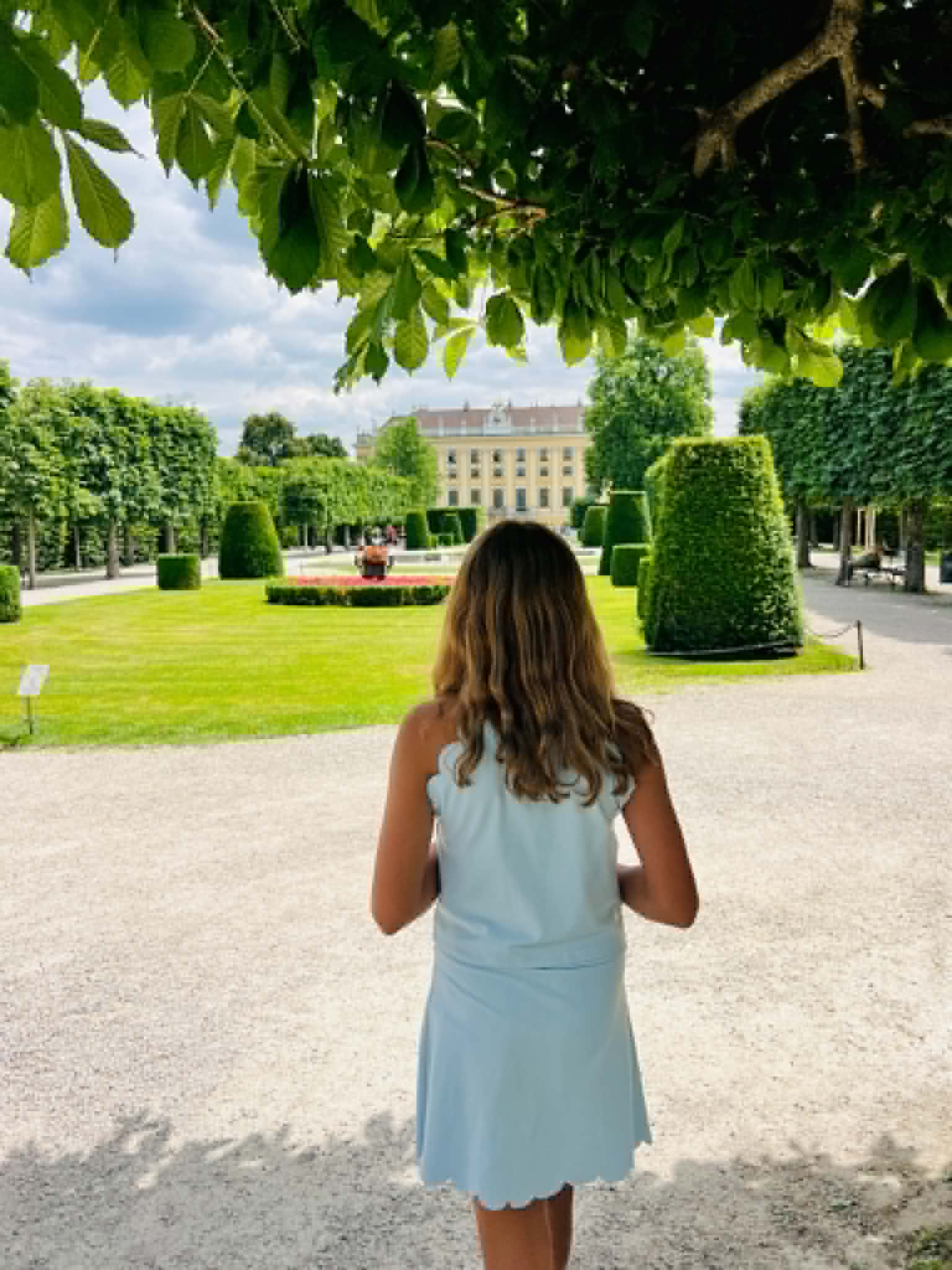 Girl looking at Palace.