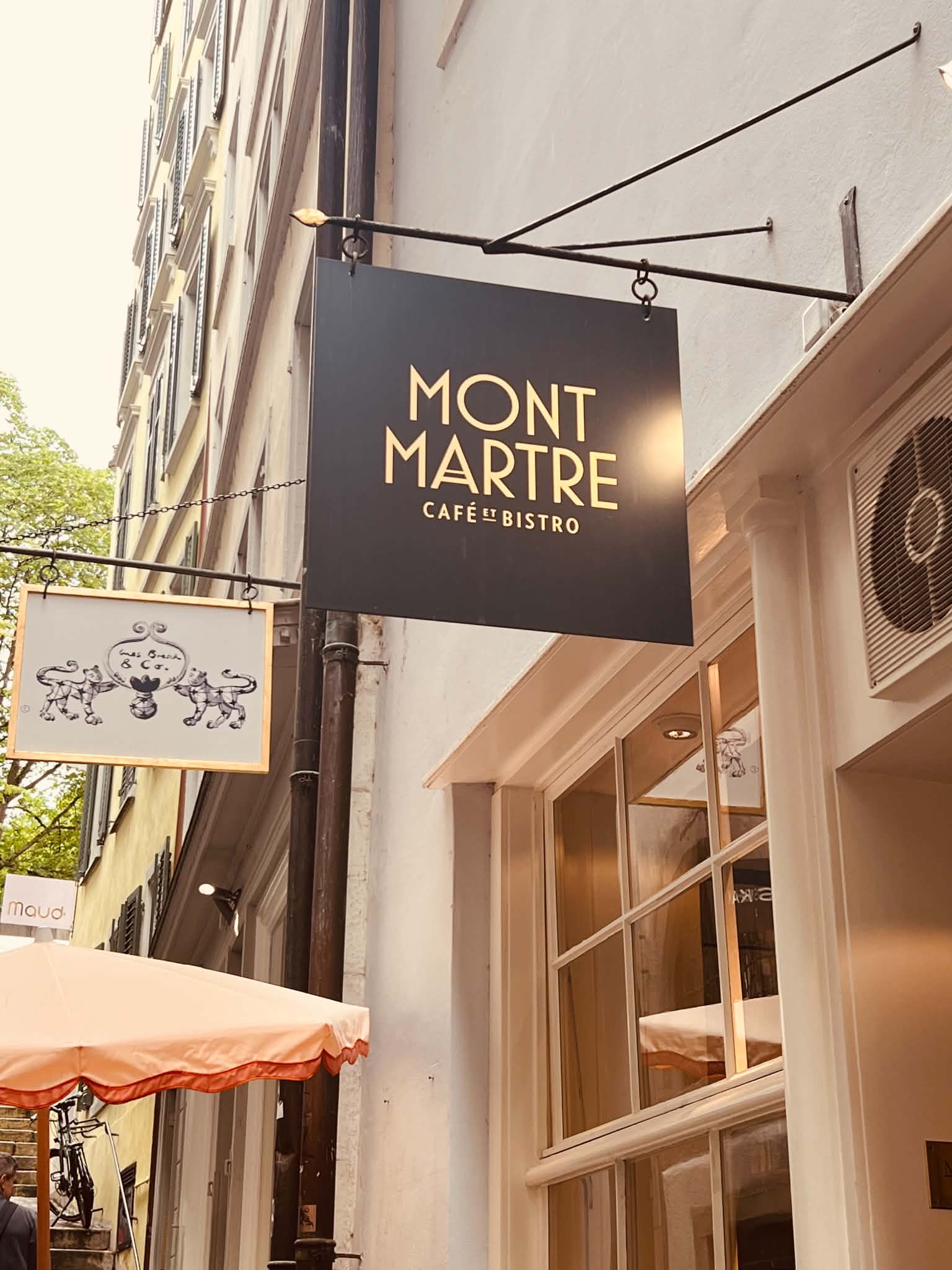 The sign of Montmartre Cafe.